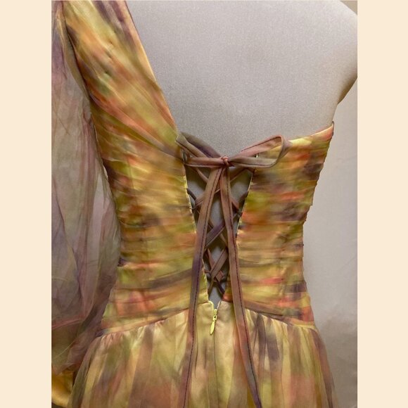 Midsummer night's dream gown, one shoulder sleeve - Picture 5 of 11